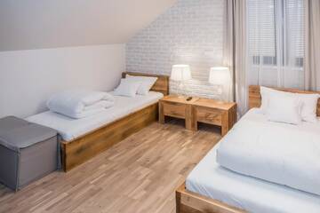 Фото номера Стандартный двухместный номер с 2 отдельными кроватями Отель Hotel Naturum г. Милич 2